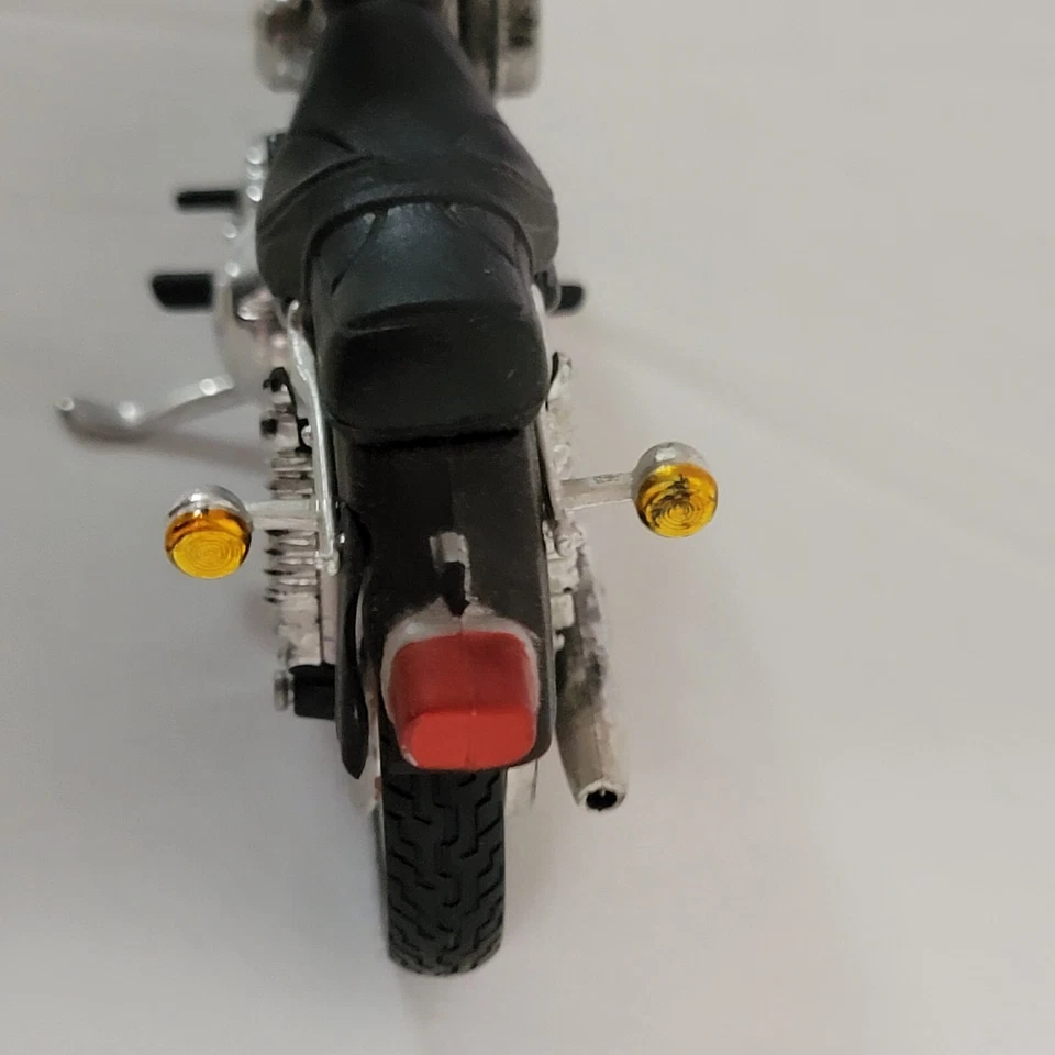 1:18 MAISTO Die Cast Metal Harley Davidson XL 1200C Sportster Suelto Foto 4 de 4