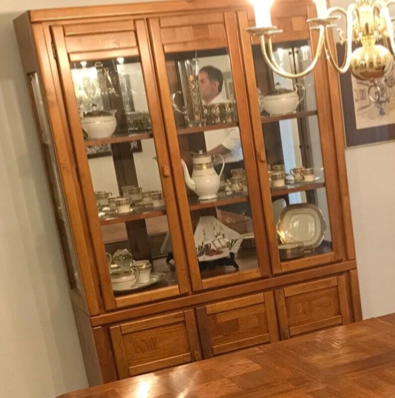 Gabinete Credenza/Hutch para comedor Foto 2 de 4
