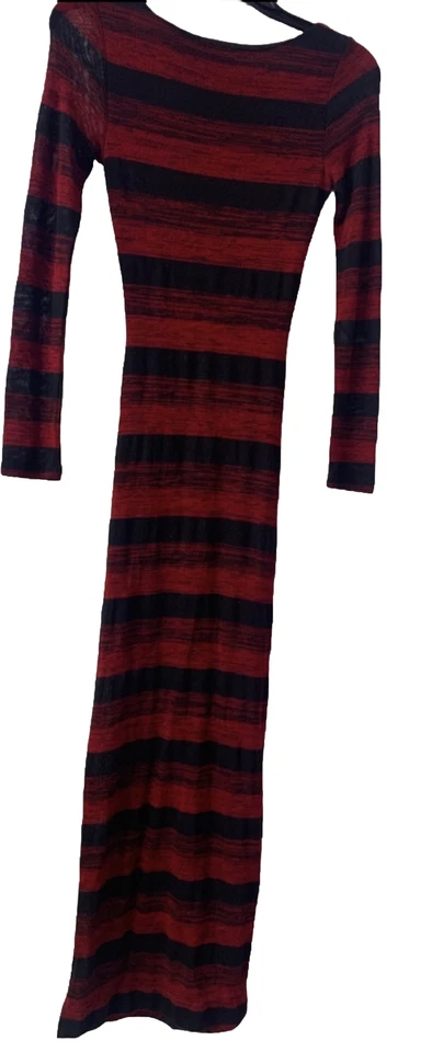 Vestido Rue 21 rojo cuello en V hasta el suelo Foto 2 de 3