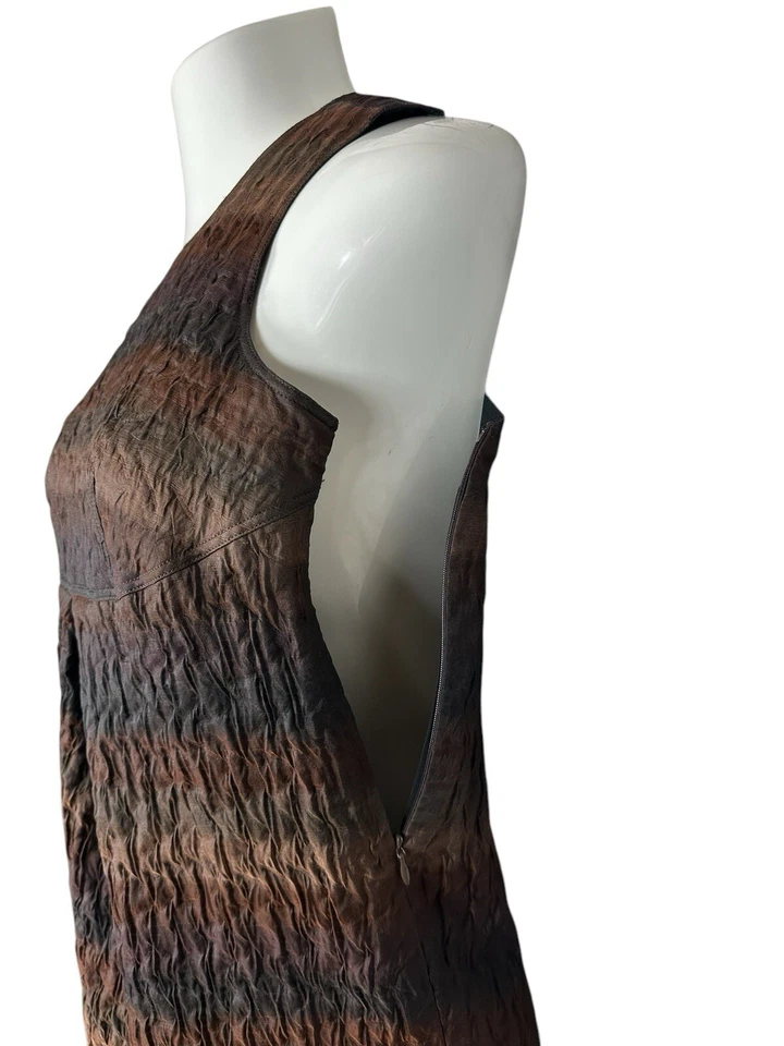 Платье цельнокроеное женское Burberry без рукавов креп коричневое круглый вырез текстурированное размер 38 - Изображение 4 из 4