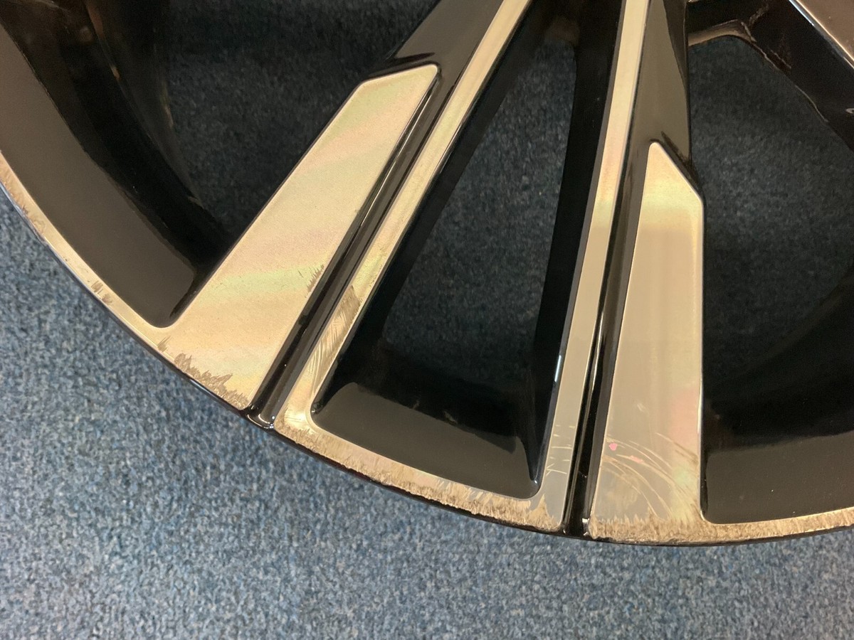 20-23 Volvo V60CC 19