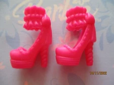 BARBIE DOLL / PAIR OF SHOES: BOOTS, PUMPS ....... (861)