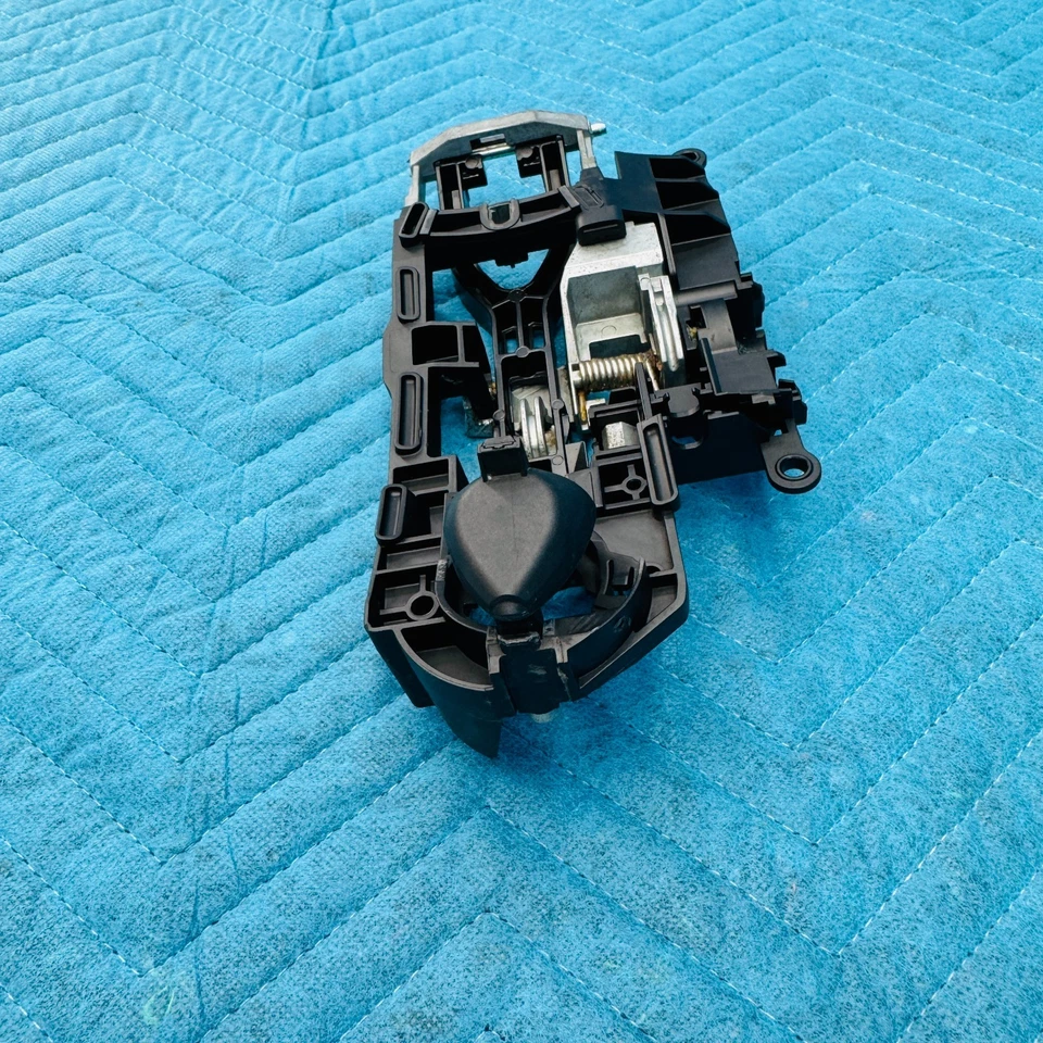 Pestillo de cerradura de puerta delantera derecha BMW 650i 2012-2017 OEM 7187228 Foto 4 de 4