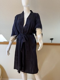 Lise Charmel  "Splendeur Soie" Navy Satin Kimono Robe Lace Trim Belted M