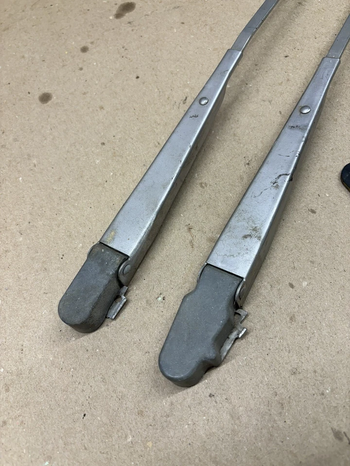 1981 85 86 88 87 Monte Carlo Regal Cutlass Malibu Juego de brazos de limpiaparabrisas Foto 2 de 4