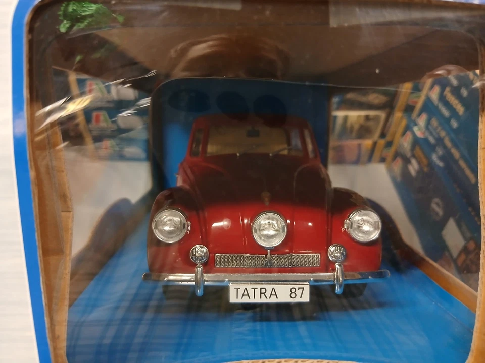 MCG 18222 Tatra 87 dark red  1/18 - Immagine 2 di 3