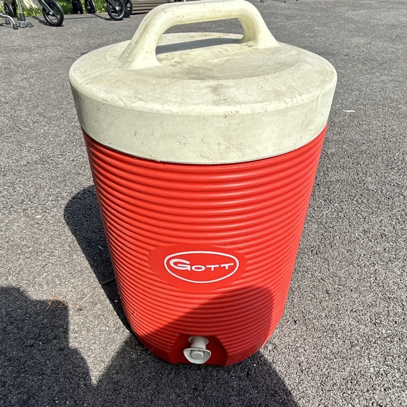 GOTT 2 Gallon Water Cooler Jug Red/White Plastic w/ Drain, Lid 501 Faucet 580