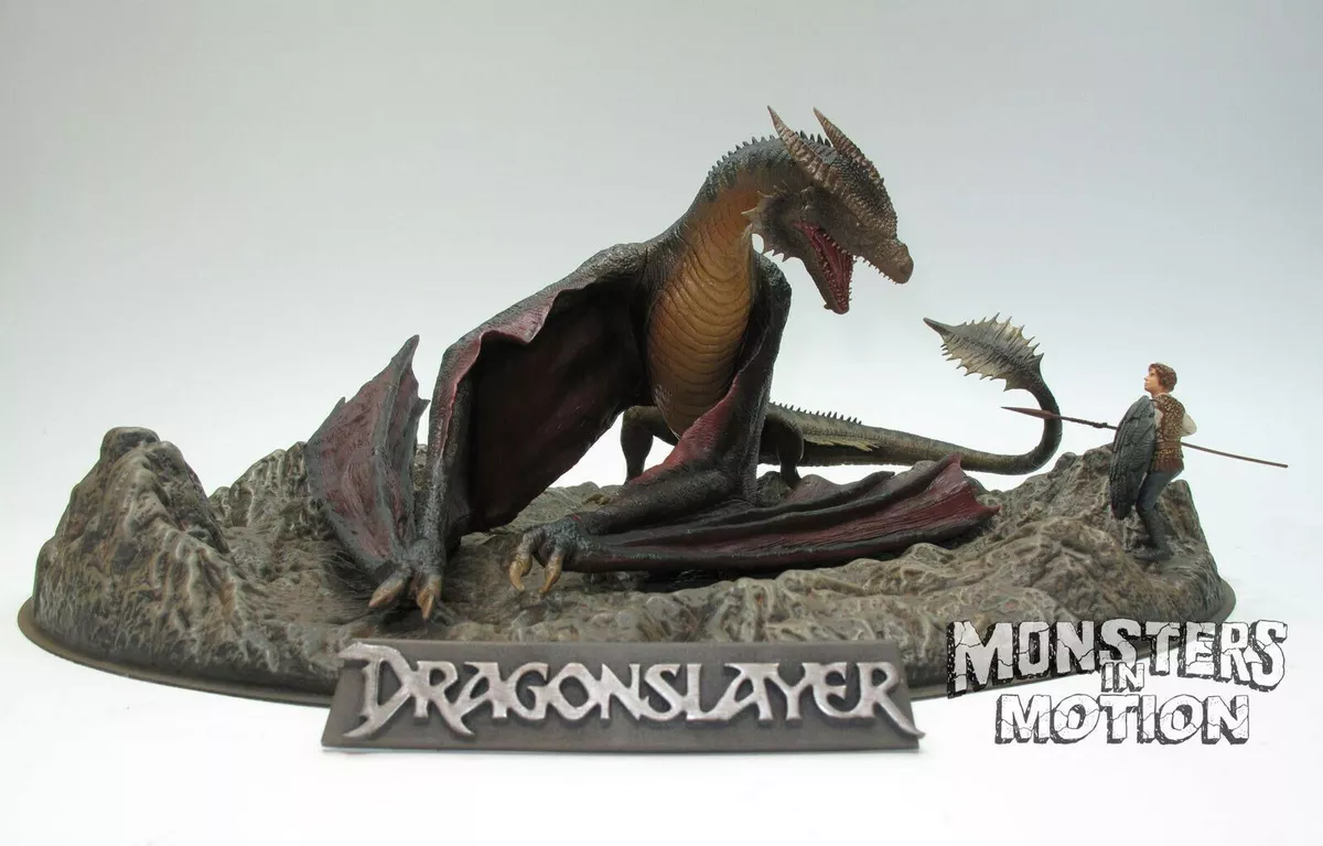 Dragonslayer Vermithrax Built-Up--1:32 scale figure