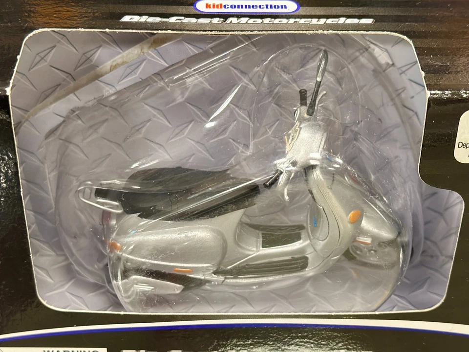 1:18 Vespa Motorcycle Motorbike, Silver Vintage Kid Connection - Image 2 of 2