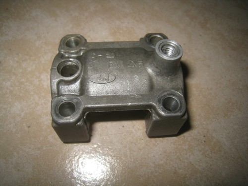 FZ 750 2KK Lagerbock 2 EX Auslaß Nockenwellen halter Zylinderkopf Motor