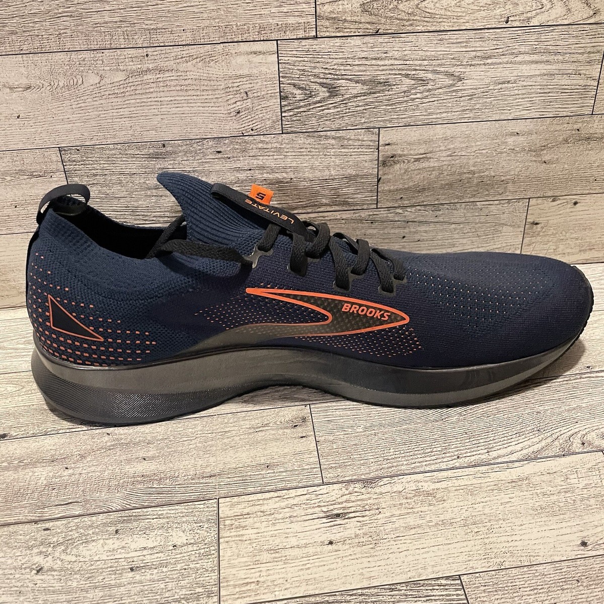 Brooks Levitate Stealthfit GTS 5 Men\'s Sz 14 -Peacoat/Titan/Flame 1103731D434 Amazon.com: נעלי ריצה תומכות לגברים Levitate StealthFit GTS  main image 3
