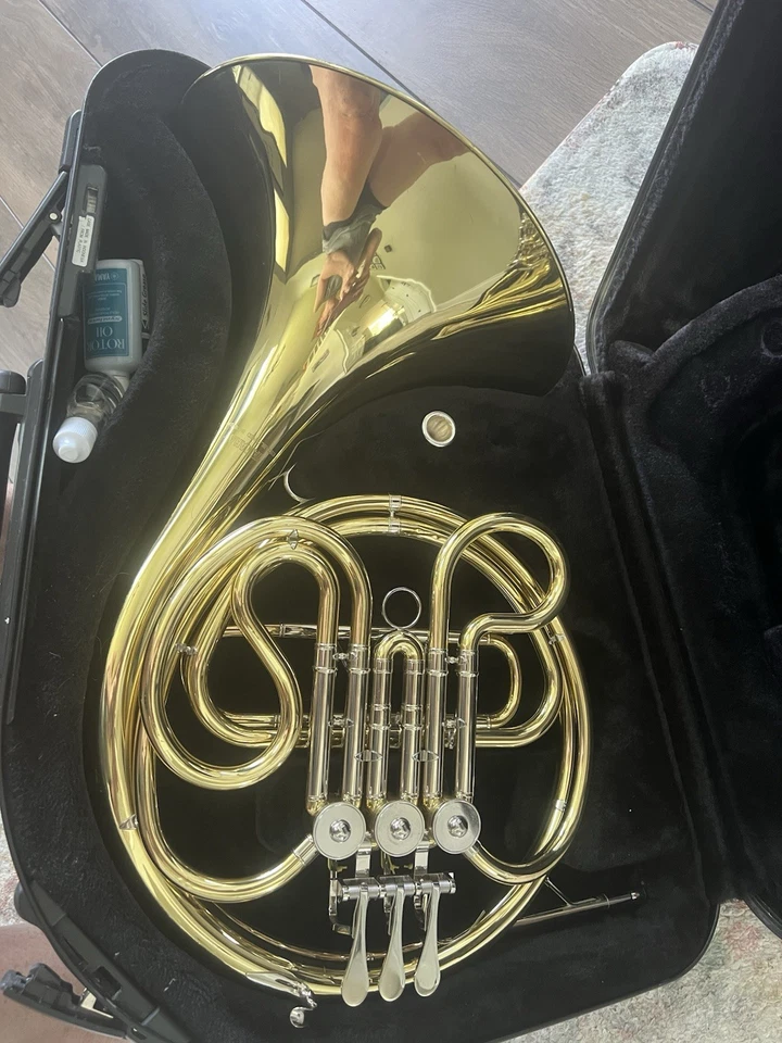 Trompa francesa Yamaha YHR-313 com estojo e bocal - Imagem 2 de 3