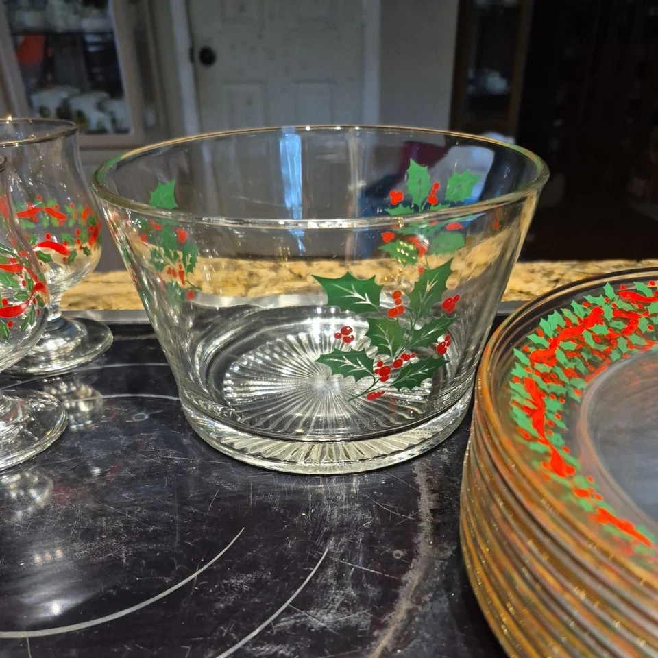 20 Libbey Christmas Holiday Glasses Holly Berries 12 Sandwich plates 1 Bowl - Image 3 of 4