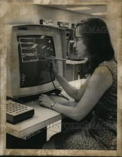 1975 Press Photo Collen Theusch draws cutting patterns on a computer