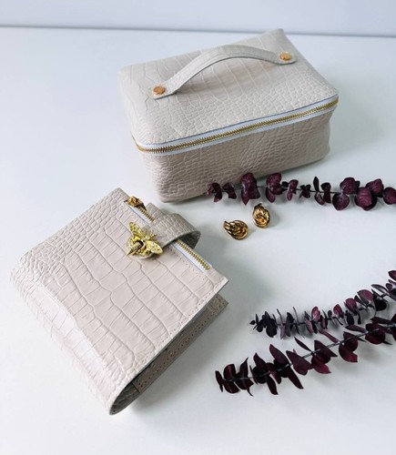 Elegant A7 Mini Planner dated 2026 in a Storage Case - Natural Italian Leather.