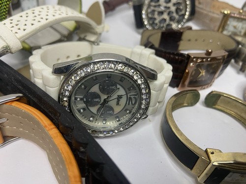 Lot Of 57 Wristwatches Geneva / Mixed Brands For Parts Or Repair 6.5lbs READ - Picture 8 of 19