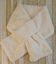 APPARIS Bambi Ivory Scarf  Pull Through Closure Vegab Faux Fur Soft Fluffy