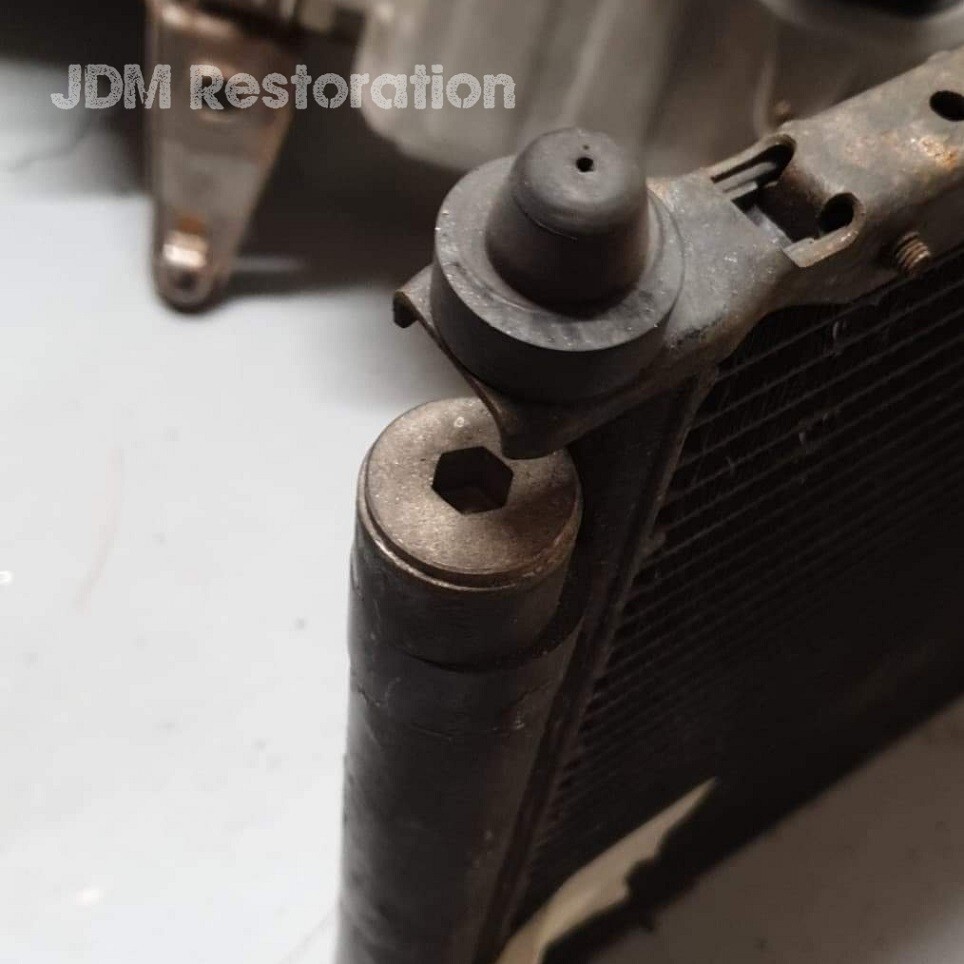 たろ→販売中 Toyota Jzx100 AC Desiccant Bag Receiver Drier 88474-47010 Genuine
