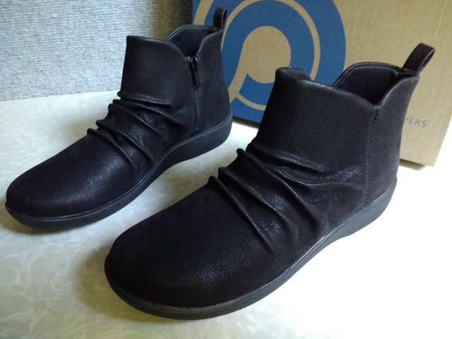 rubber puma slides women