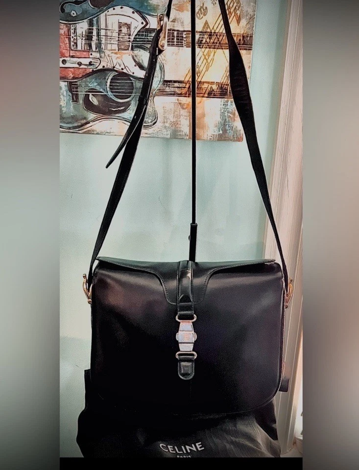 Celine — CELINE “Triomphe” Vintage Shoulder Bag Black Leather /DB