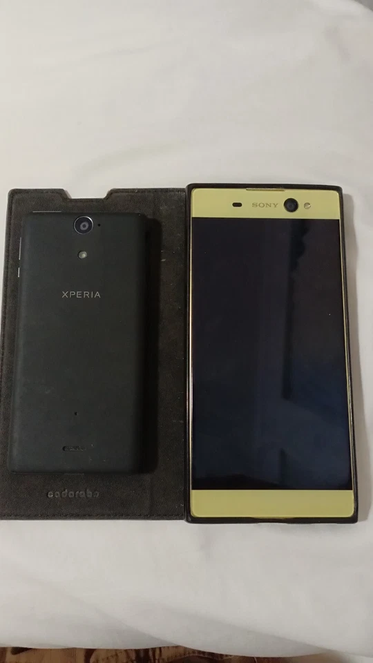 Lote de piezas de teléfono Sony como está Experia verde dorado negro con estuche nuevo  Foto 2 de 4