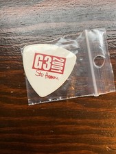 G3 2001: Stu Hamm - blanco con púa de guitarra Fender Heavy roja