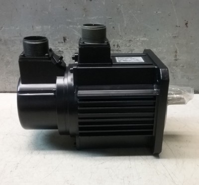 NEW  -  YASKAWA AC SERVO MOTOR_USAREM-05CS2K_ENCODER_UTMAH-B15ASB