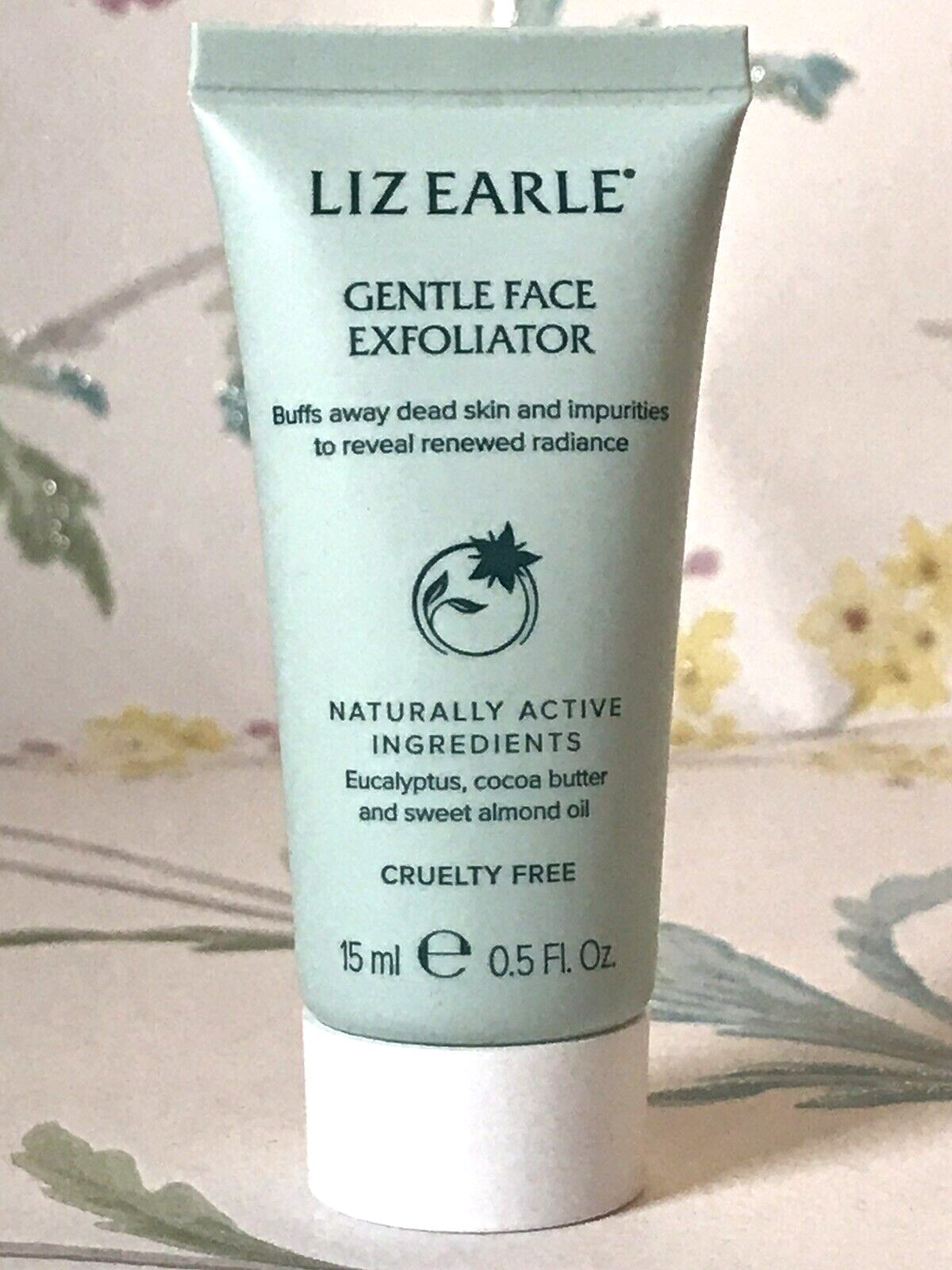 Liz Earle Gentle Face Facial Exfoliator With Eucalyptus 15ml 1st Class Post!