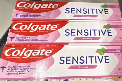 Colgate Sensitive Whitening Sensitivity Toothpaste Spearmint Flavor 6 oz