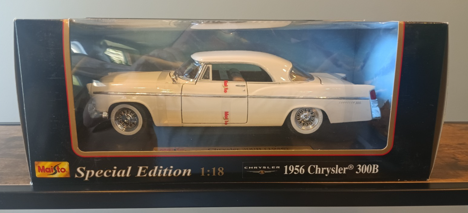 Maisto Special Edition 1956 Chrysler 300B. 1:18 Scale New in Box, White.