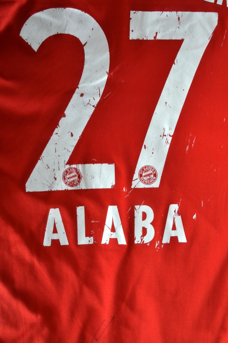 BAYERN MUNICH 2013/2014 HOME FOOTBALL SHIRT L SIGNED #27