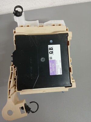 2013 Toyota Auris mk2 Interior Fusebox 89221-02340 #116