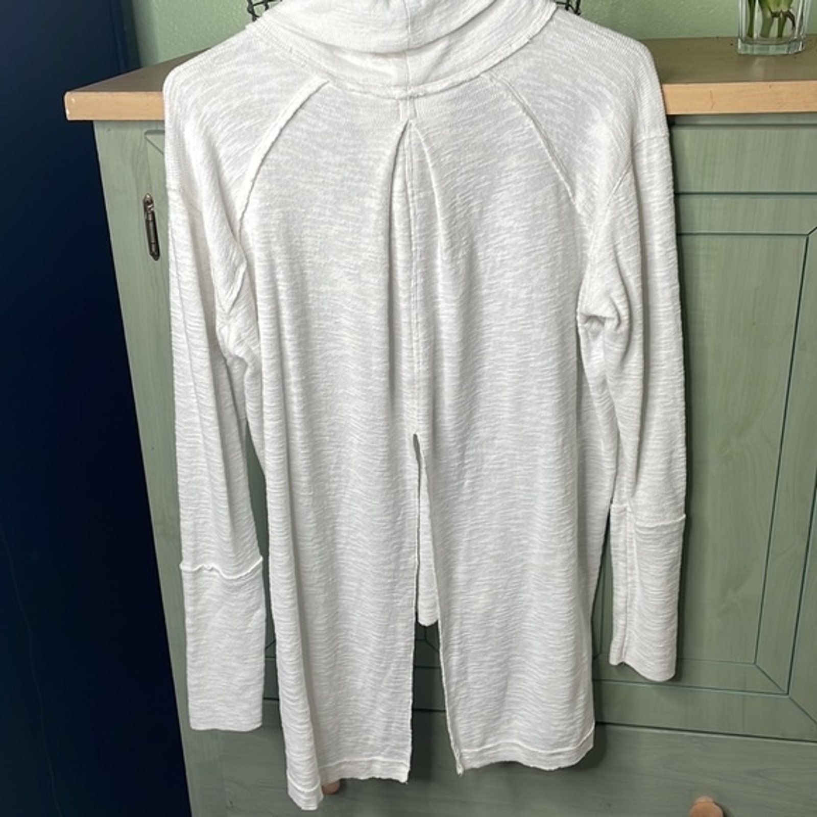 White turtleneck split open back long sleeve free… - image 4