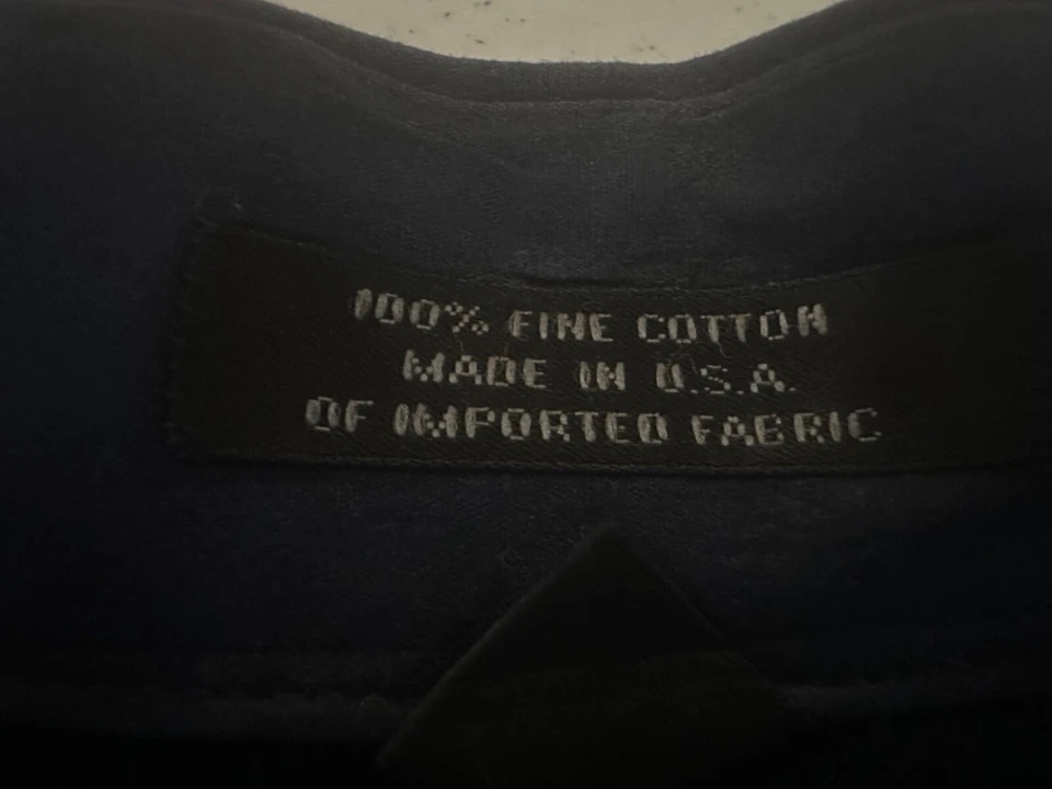 LOT OF 3 MEN'S DESIGNER SHORT & LONGSLEEVE SHIRTS, NAVY, BLACK, PURPLE, LARGE - Image 4 of 4