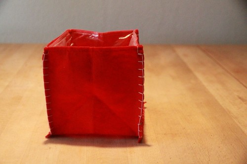 Übertopf Tasche Filz innen mit Folie faltbar Schneeflocke aufgestickt weiß rot - Bild 2 von 9