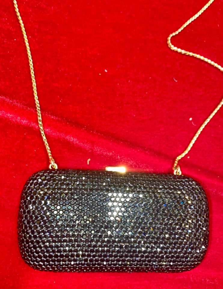 Mini bolso clutch Judith Leiber Minaudière cristales negros cadena dorada usado en excelente estado Foto 4 de 4
