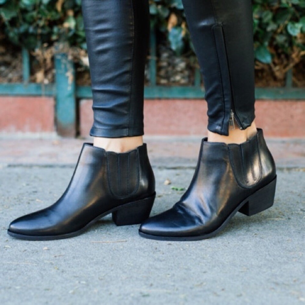 Joie Barlow Black Leather Booties Heeled Ankle Chelsea Style Boots 37