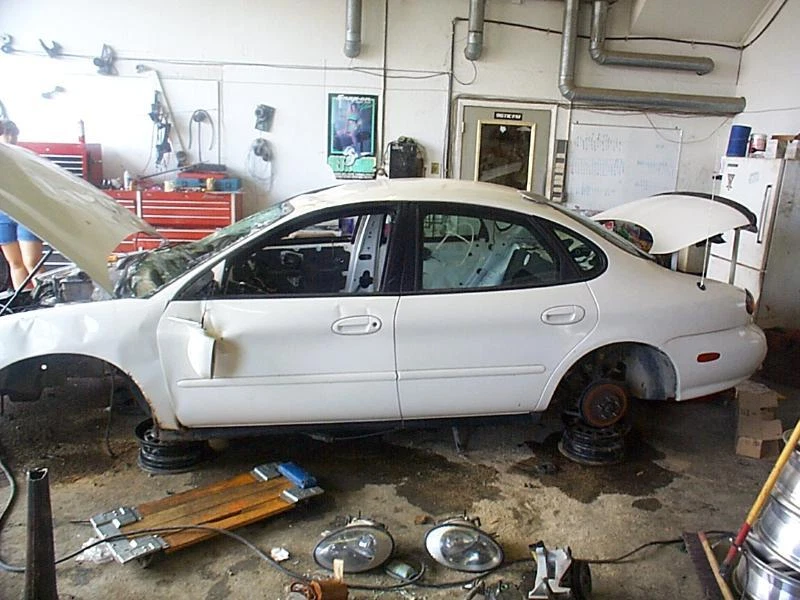 Buje de rueda delantera usado se adapta a: Ford Taurus 1996 delantero grado A Foto 2 de 3