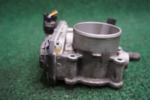 2012 TOYOTA PRIUS 1.8L Throttle Body OEM 2203037060 - Picture 4 of 7