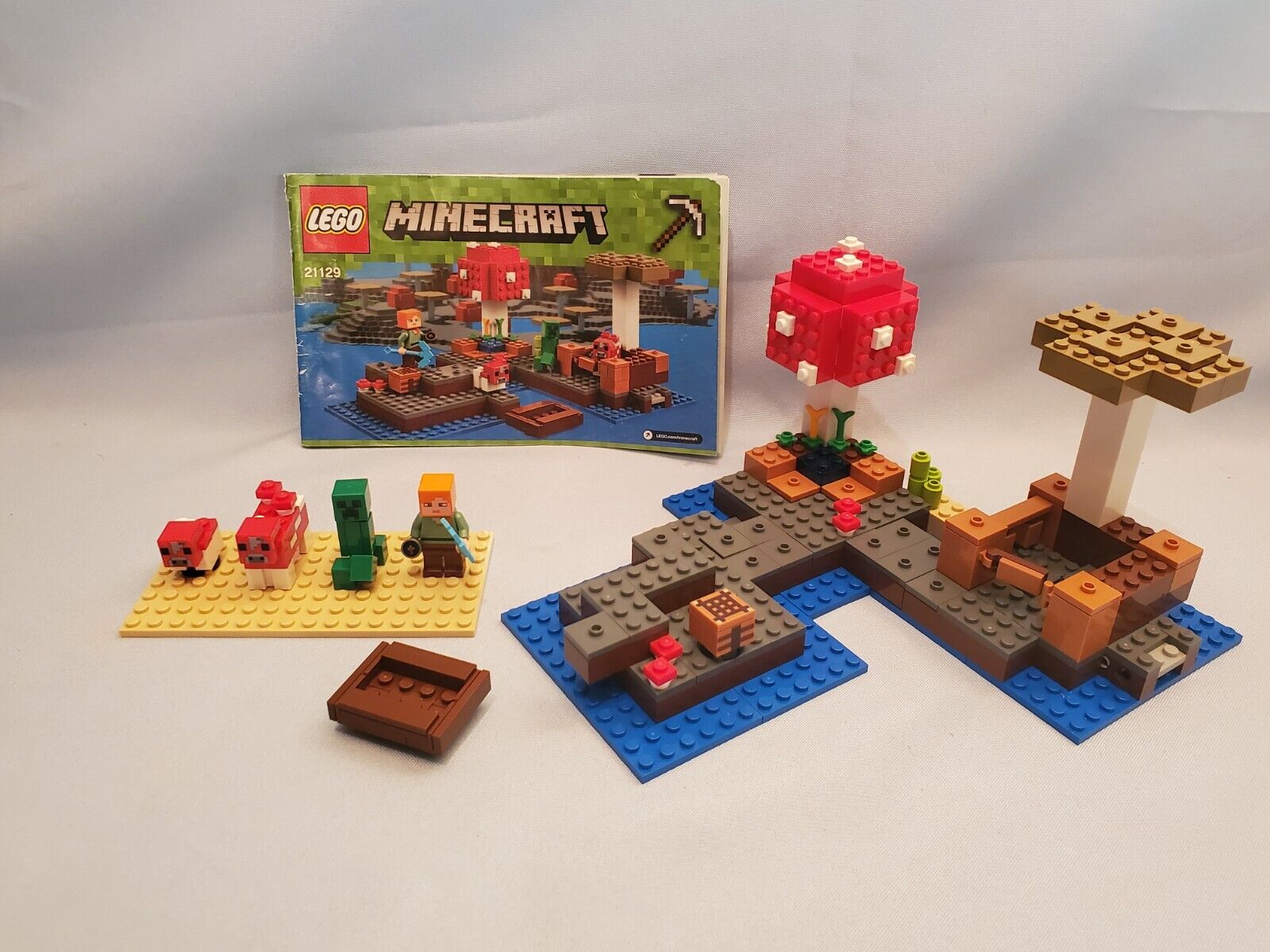 LEGO Minecraft #21129 The Mushroom Island - Complete, All Minifigs, Instructions