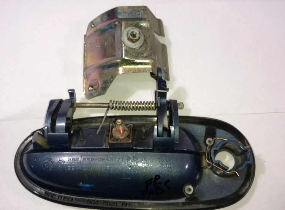 1999-2004 Oldsmobile Alero 2.4L OEM Pass front exterior door handle 22615194 Foto 3 de 4