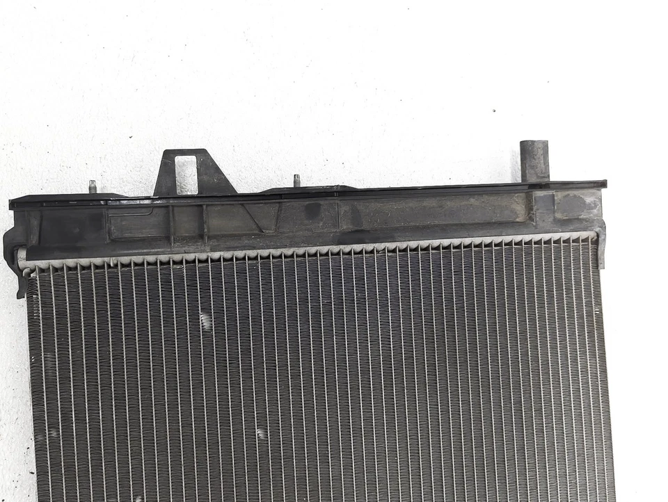 Mercedes-Benz Gla250 2015-2020 aire acondicionado aire acondicionado condensador pequeña área doblada Foto 3 de 4