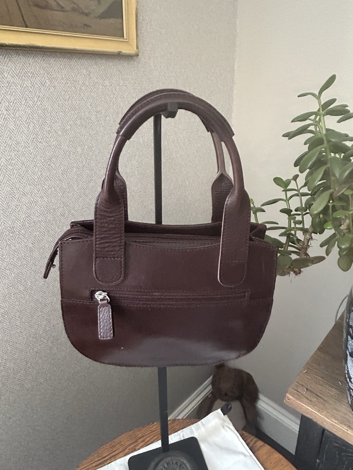 Radley London. dark brown, grained leather bag signature Scottie dog charm R6311 image 6