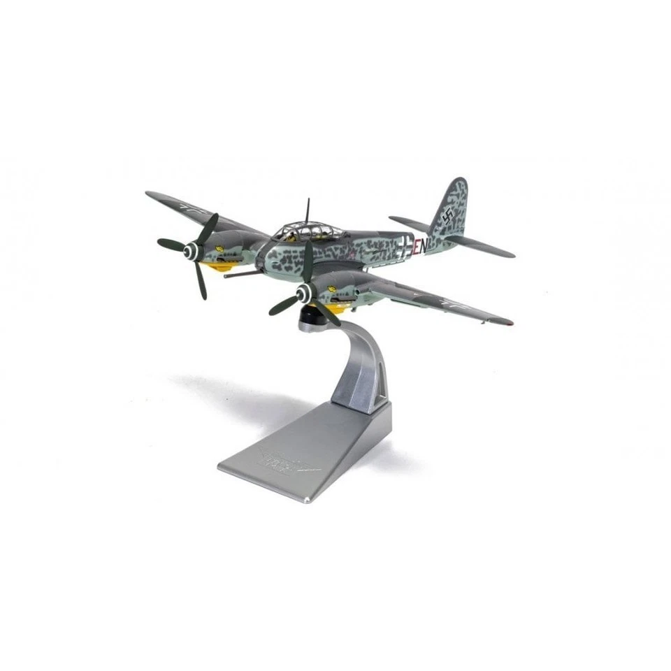 CORGI AA29701 1/72 Me 410A-1 / U4 Lu1ftwaffe 3U+EN Oblt. Friedrich Stehle 1944 - Image 4 of 4