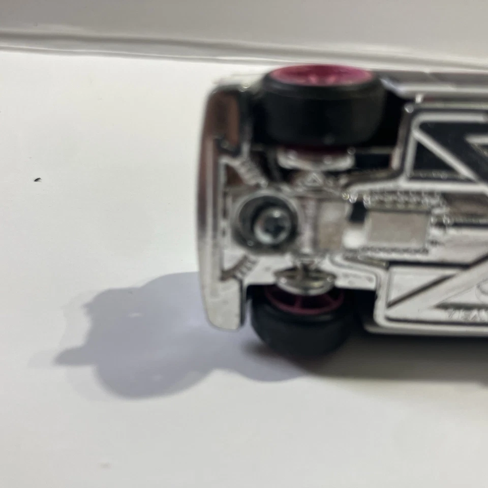 Hot Wheels 2025 #5 Blanco Púrpura Passion Larry Madera Personalizada 1950 Merc Rueda Intercambio Foto 3 de 4