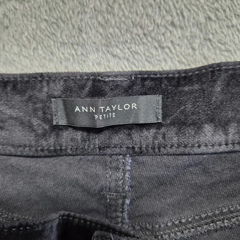 Calça skinny Ann Taylor feminina tamanho 16P preta elástica casual frente plana zíper mosca - Imagem 4 de 4
