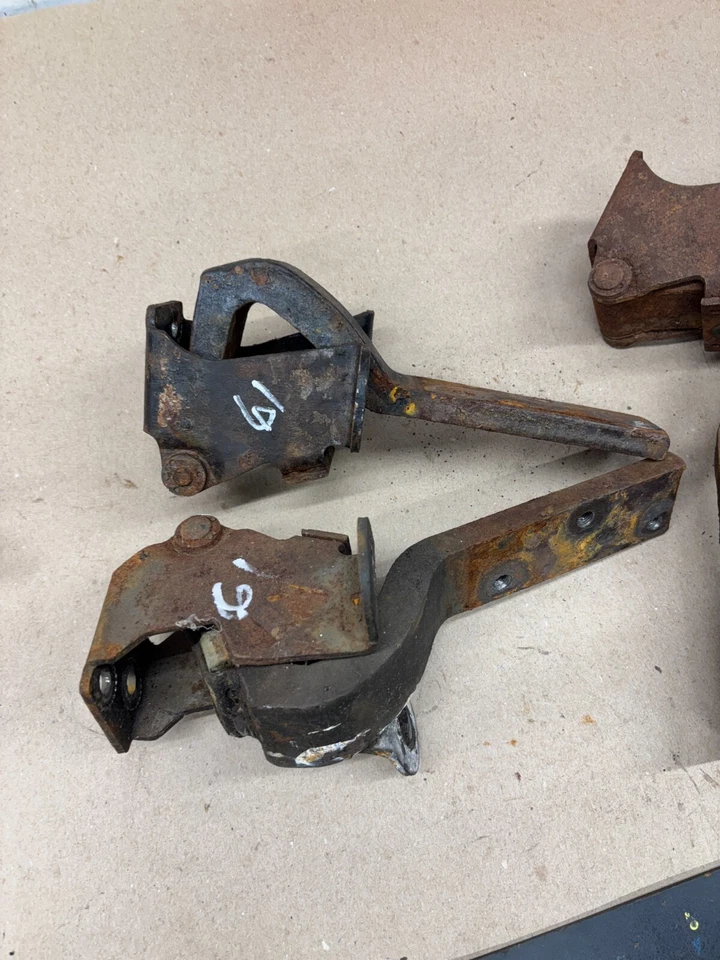 Ford Thunderbird 1961 1962 1963 juego de bisagras de puerta bisagras derecha izquierda superior inferior todas Foto 2 de 4