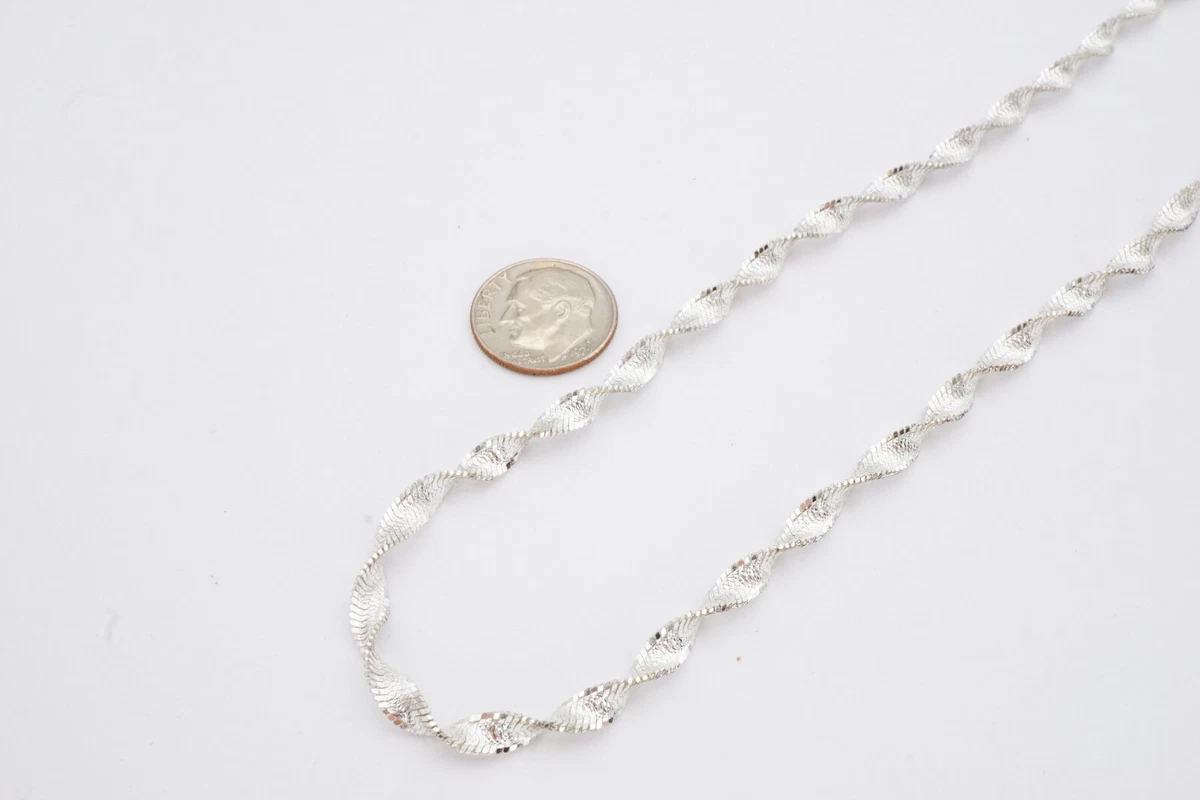 Twisted herringbone chain store