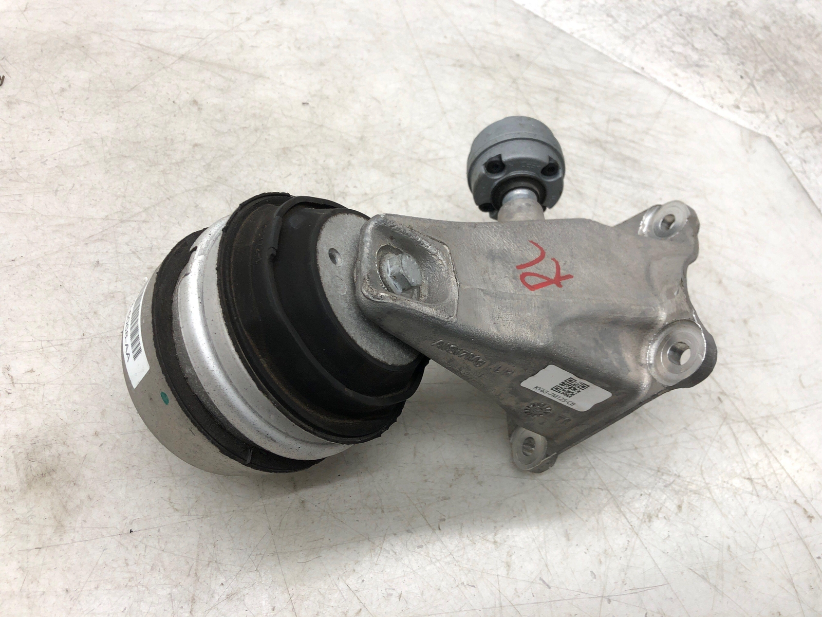 2019-2023 ASTON MARTIN VANTAGE 4.0L LEFT REAR TRANSMISSION MOUNT HY53-6068-AA