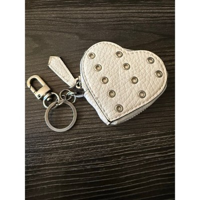 Sam & Libby White Heart Zip Key Chain 